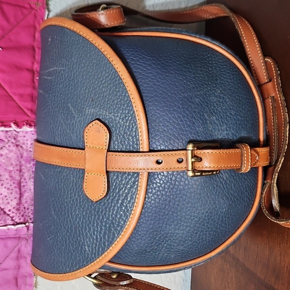 Dooney & Bourke Handbags - Vintage Dooney & Bourke Crossbody